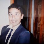 Oğuzhan Uğur Instagram - 🤪 Ortaokul yılları. İkinici disiplin cezası hatırası. Geçmişe gidip çocukluğunuzla karşılaşsaydınız, ona ilk tavsiyeniz ne olurdu? Ben beni döverdim mesela. Tipe bak. (Aranızda hamile varsa fotoğrafa uzun süre bakmasın.)