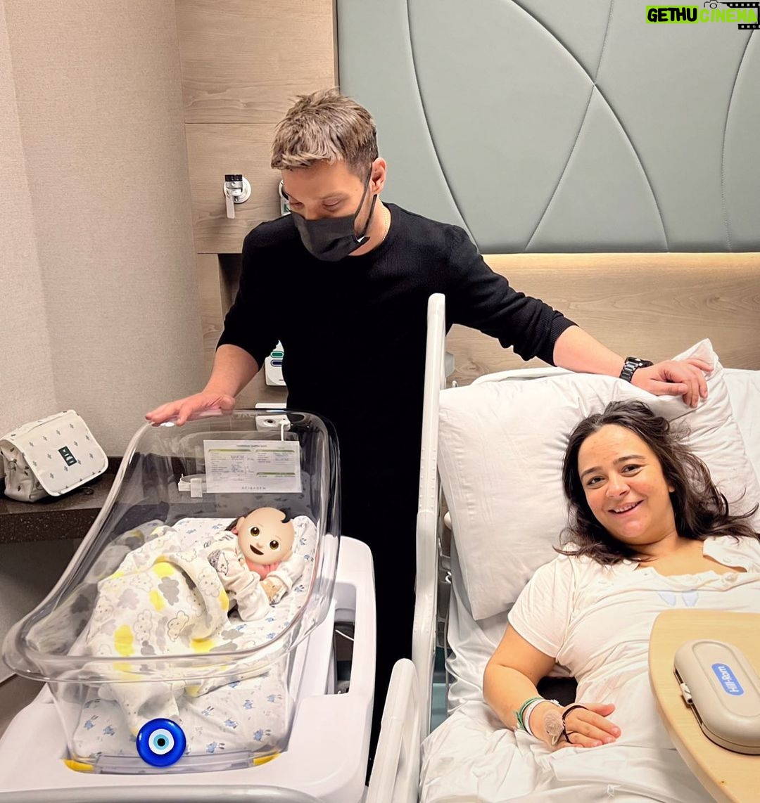 Oğuzhan Uğur Instagram - 🧿 En yeni Sobutay bugün aramıza katıldı. Hoş geldin Atlas ❤️ Ben bundan istiyorum. Bi insan bunun dışında ne ister? Büyülendim lan yine 👶🏻