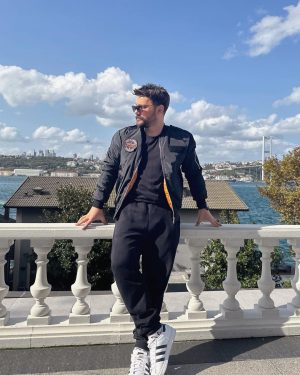 Oğuzhan Uğur Instagram - Azıcık aşağıdan çekin de uzun çıkalım yeğenim 🤲🏻