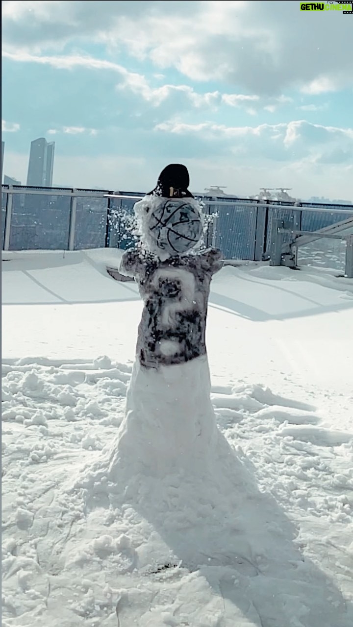 Oğuzhan Uğur Instagram - Sene-i devriyesindeeeeeğğ yine yaptıklarımızı yıkıyor muyuz? =) ☃️