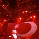 Oğuzhan Uğur Instagram - Yaşasın CUMHURİYET! Teşekkürler İSTANBUL 🇹🇷🤘🏻