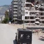 Oğuzhan Uğur Instagram - Yaklaşık 30 gün önce bir söz değerli abim @oguzhanugur_ bir söz verdi ve bizde onun sözü hürmetine kalktık hataya geldik . Değerli abim sözünü tuttu bizde mamaların ilk bölümü 200 paket mamayı aldık ve hem kendimiz sokaklarda besleme yaptık hemde burdaki halk ile gelen mamaları paylaştık ❤️🙏🏻🐾 @oguzhanugur_ abime ve @babalativi ekibine çok teşekkür ederim 🙏🏻🌸🐾 Hatay Antakya