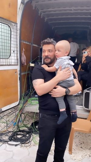Oğuzhan Uğur Instagram - Hayatımın en zor programını çekmeye geldim… Yayını bekleyin.