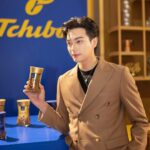 Oabnithi Wiwattanawarang Instagram - โอบได้มีโอกาสมาแสดงความยินดี ในงานฉลองครบรอบ 50 ปี บริษัทพิริยพูล JOURNEY TO THE UNIVERSE งานอบอุ่นและเป็นกันเองมากเลยครับ ซึ่งงานจะจัดถึงวันที่ 25 ก.พ. 67 ณ ลาน Central Court Central World มากันเยอะๆ นะครับ #PIRIYAPUL50th #PIRIYAPUL #พิริยพูล #Tchibo #FriendsOfTchibo #ทชิโบ #oabnithi