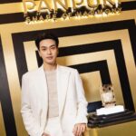 Oabnithi Wiwattanawarang Instagram - PAÑPURI ชวนเติมสีสันให้กับเทศกาลแห่งความสุขไปกับ PAÑPURI Holiday 2024: Harmony Wonderland Pop-Up ณ Central Ladprao ชั้น 1 วันนี้ - 20 ธันวาคม . พบกับกิจกรรมมากมายและคอลเล็กชันของขวัญลิมิเต็ด อิดิชัน มาพร้อมไฮไลท์พิเศษ Shape of Harmony Interactive Room สัมผัสสีสันและลวดลาย Geometry และดื่มด่ำไปกับชาไทยสุดพรีเมียมที่รังสรรค์โดย KARUN #PANPURI #PANPURIHolidays #ShapeofHarmony