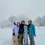Oabnithi Wiwattanawarang Instagram – ก่อนมาแม่พูดว่า “เล่นดีๆนะลูก ระวังๆตัวด้วย” ตัดภาพไปที่คลิป 😂💙 Alts Bandai Ski Park