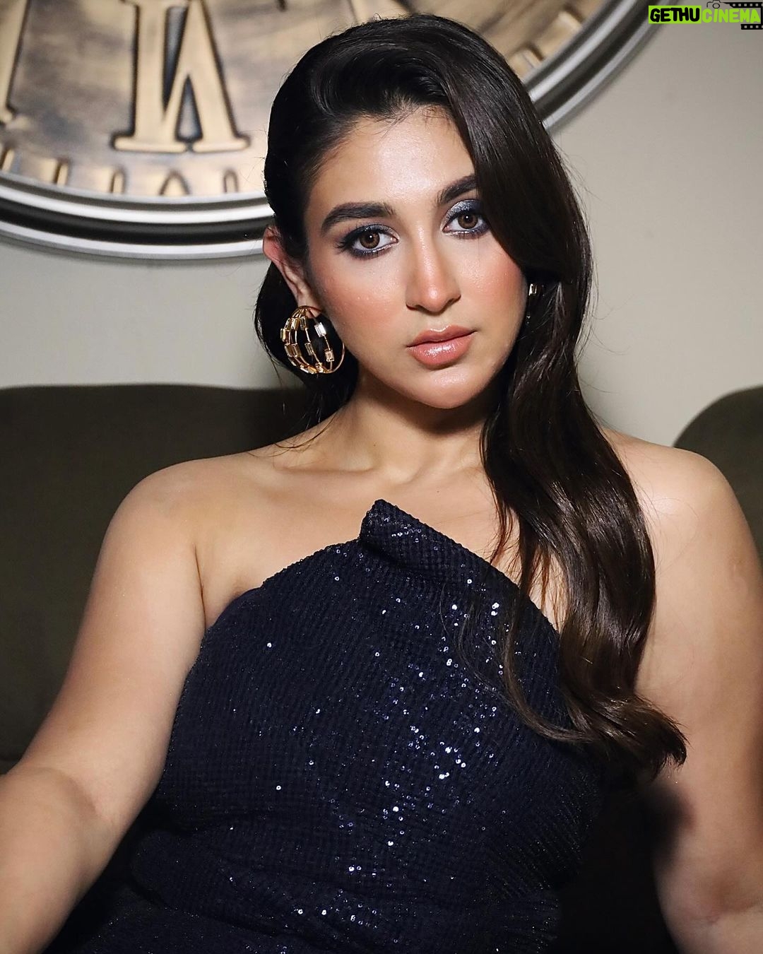 Oindrila Sen Instagram - Stop & stare 😉