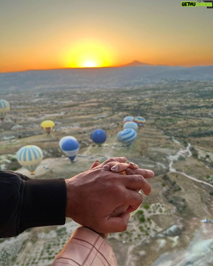 Oindrila Sen Instagram - Find the one who will watch every sunrise with you until the sunset of your life 🫶🏻 #hotairballoon #sunrise #moment #lifetime #cappadocia #turkey🇹🇷 #vacation #experience Hot Air Ballon Cappadocia