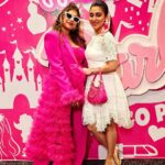 Oindrila Sen Instagram - Not with d birthday girl..she is too busy..but i love this Barbie @shrreyapande1 💓