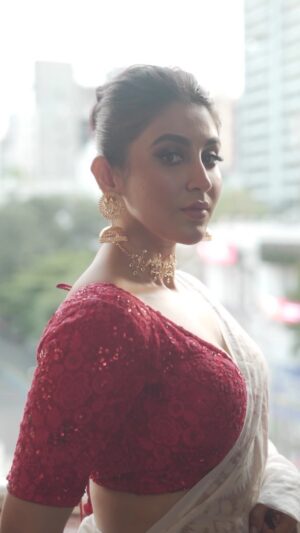 Oindrila Sen Instagram - To the magic of saaree 🤍❤️
