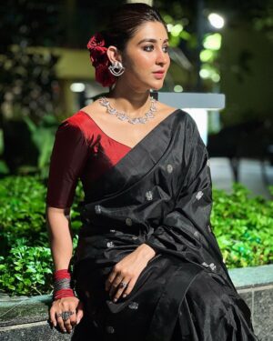 Oindrila Sen Instagram - অষ্টমীর সাজ 🌹