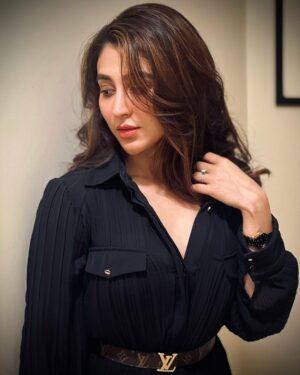 Oindrila Sen Instagram - Fell in love with Black 🖤