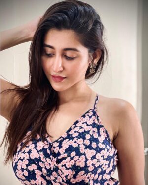 Oindrila Sen Instagram - On a Friday mood !!!

📸 @ushasi_b