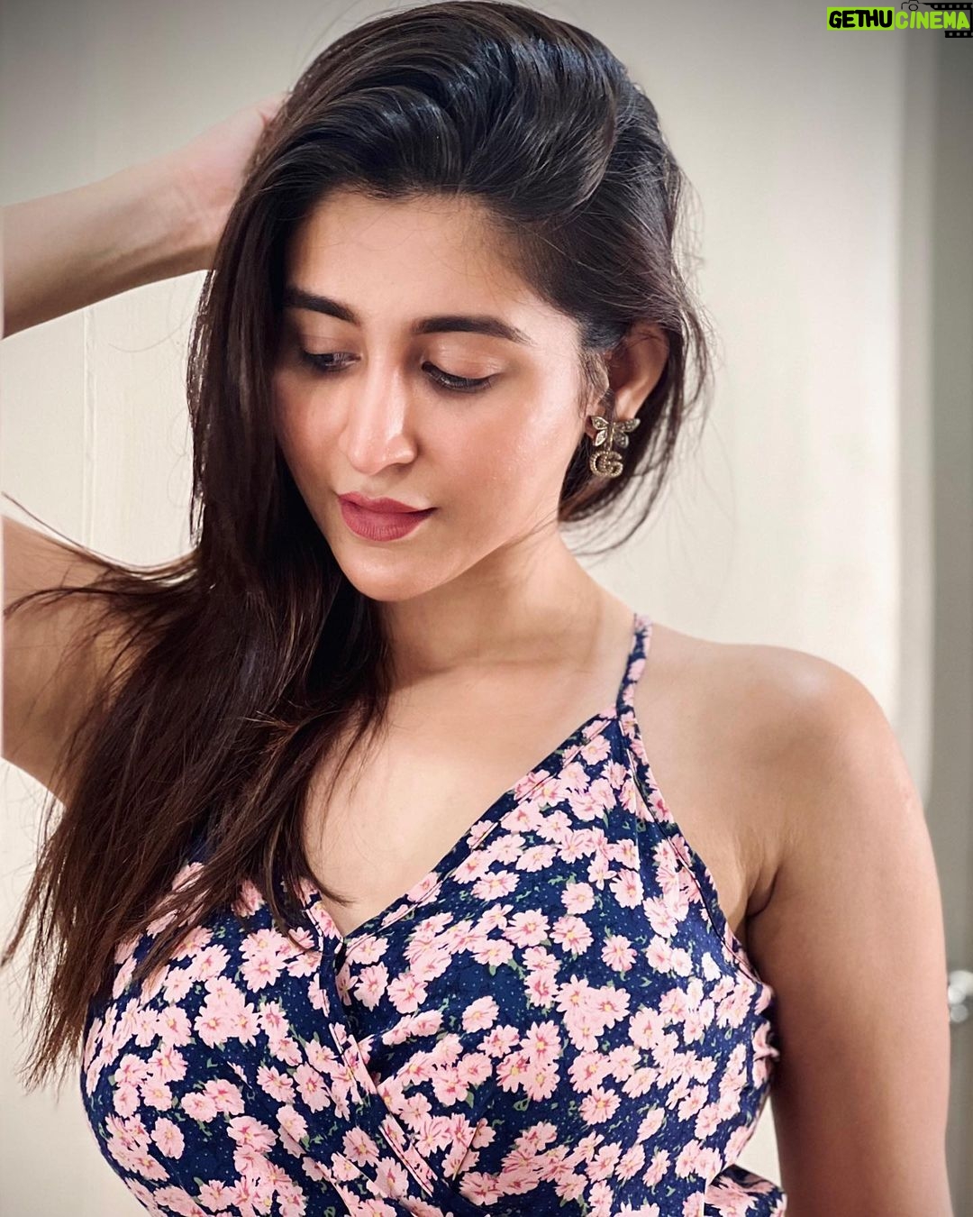 Oindrila Sen - 74K Likes - On a Friday mood !!!
📸 @ushasi_b