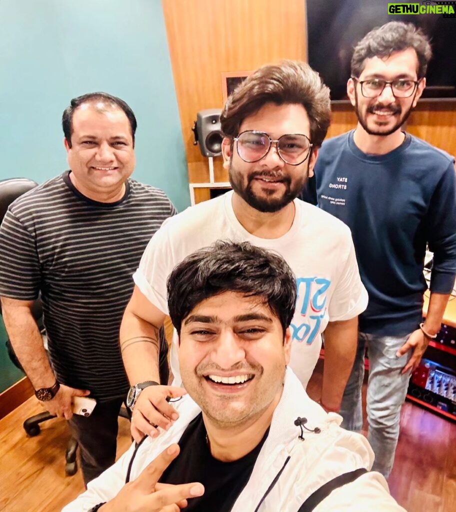 Oindrila Sen Instagram - Proud to have @amitprakashmishra on board for BENGAL'S BIGGEST DANCE SONG... thank u Amit for lending ur magical voice.. @iamaneekdhar u have just nailed it bro as a composer.. SAVE YOUR ENERGY AND GET READY WITH UR DANCING SHOES BOYZ AND GIRLS.. #MIRZA TITLE TRACK COMING SOON.. #MIRZA #EID2024 @surinderfilms @ankushmotionpictures @rahulghosh2444