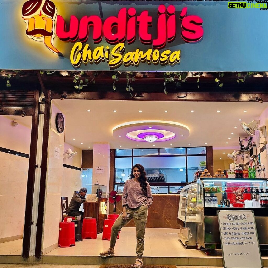 Oindrila Sen Instagram - My most favourite place in town @punditjis ☕ 🍜 Punditji's