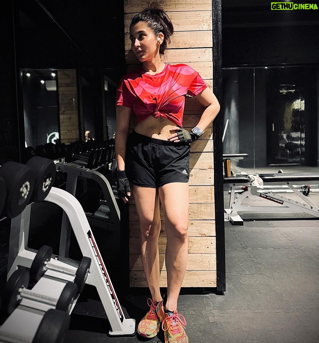 Oindrila Sen - 39.5K Likes - Some showoff 😉