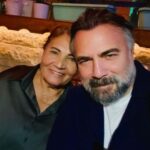 Oktay Kaynarca Instagram - Bütün annelerin,anne adaylarının, çocuğu olmayıp anne duyguyusla yaşayanların anneler gününü kutlarım.. İyi ki varsınız..🌹🌹🌹🌹🌹🌹🌹🌹🌹🌹🌹🌹