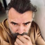 Oktay Kaynarca Instagram – Kopyala yapıştırcılara,tıklanma simsarlarına, uydurukçu sosyal medyacılara,bilmemnecilere itibar etmeyin.. Bir projeye falan dahil olduğum yok.. Benim haberimi benden …🕶🕶🕶