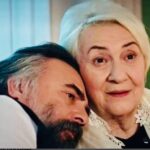 Oktay Kaynarca Instagram – Sınanıyormuyum bilmiyorum ama bir bildiği var sanırım Yaradanın.. Tarif etmem imkansız, sadece kocaman bir boşluk kocaman bir hiçlik boğazım düğüm düğüm …..Uğurlar olsun canımın içi nurlar içinde uyu …