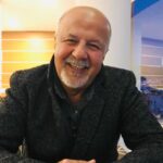 Oktay Kaynarca Instagram – Uğurlar olsun amcam abim,beraber büyüdüğüm,çocukluğumuzu saklayan koruyan gözeten, yolculuğumun omuzdaşı,son büyüğüm Allah mekanını cennet etsin …