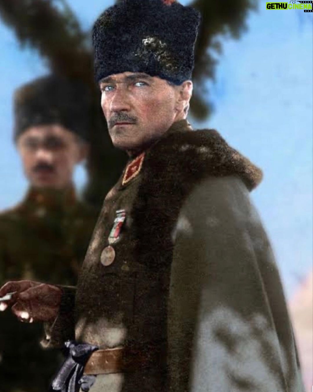 Oktay Kaynarca Instagram - Türkiye Cumhuriyeti sonsuza dek genç kalacaktır..Bayramımız kutlu olsun..🇹🇷🇹🇷🇹🇷
