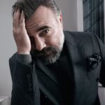 Oktay Kaynarca Instagram – Sogฬuktu yagฬmur yagฬฤฑyordu, binlerce kez tanฤฑk olmamฤฑza ragฬmen bu muhtesฬงem evrilisฬงin degฬerini bilerek seyrediyorduk…