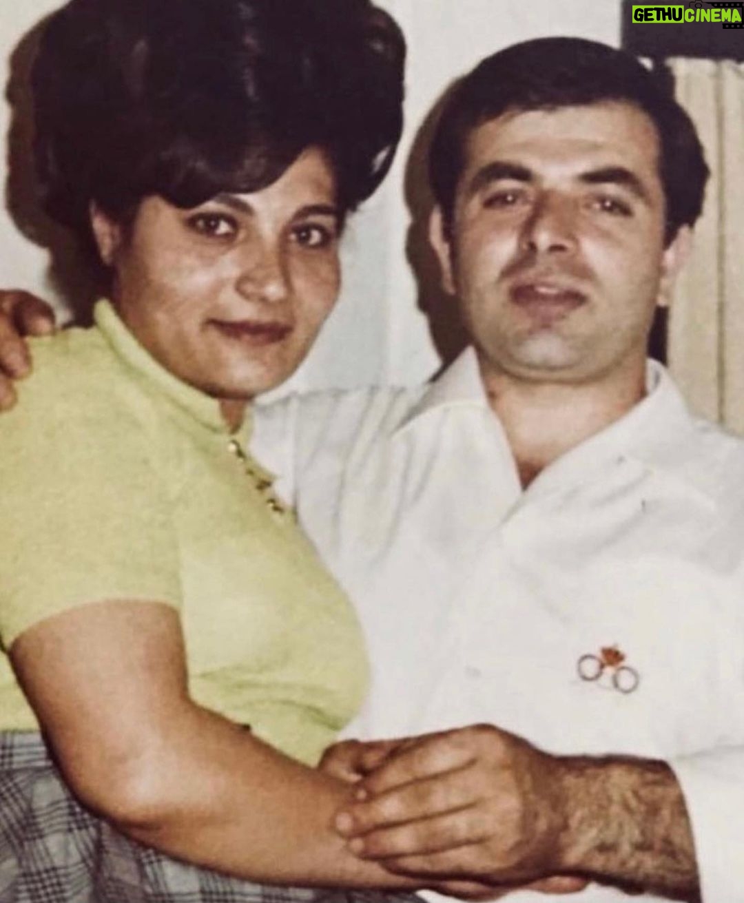 Oktay Kaynarca Instagram - Teşekkür ederim 🙏🙏🙏.. Hiç’den gelip hiç olmaya çalışmak, hiç’e gitmek ve aradaki süreyi anlamlı kılmak tek özet galiba .. Şükürler olsun ..🙏