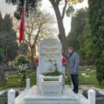 Oktay Kaynarca Instagram – Bir milletin İstiklal Marşını yazmak kaç kişiye nasib olabilir ki? Allah bu millete bir daha İstiklal Marşı yazdırmasın diyen büyük Şair Mehmet Akif Ersoy u ölüm yıldönümünde bir kez daha anmak…. Mekanı Cennet olsun …