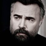 Oktay Kaynarca Instagram – Geceler sabahlara gebedir.. Sabahlar ise suç ortağıdır gecelerin ..
