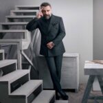 Oktay Kaynarca Instagram – Ahh dedi Ekim,ah bir de SON larımız aynı olsa ama sen İLK ben SON bahar ortasıyız .. Gülümsedi  Nisan sadece bu imkansız vuslata …