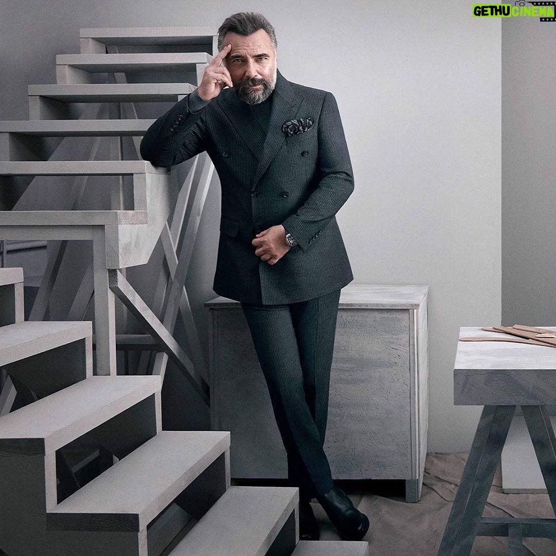 Oktay Kaynarca Instagram - Ahh dedi Ekim,ah bir de SON larımız aynı olsa ama sen İLK ben SON bahar ortasıyız .. Gülümsedi Nisan sadece bu imkansız vuslata ...