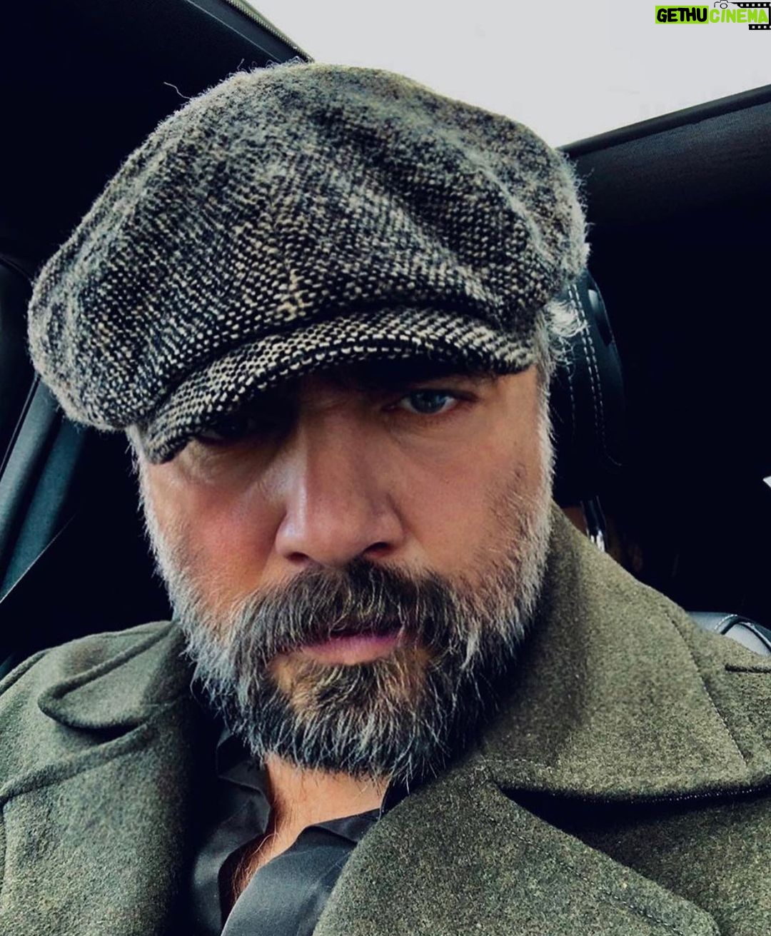 Oktay Kaynarca Instagram - Aza sahip olan değil,çok isteyen fakirdir...