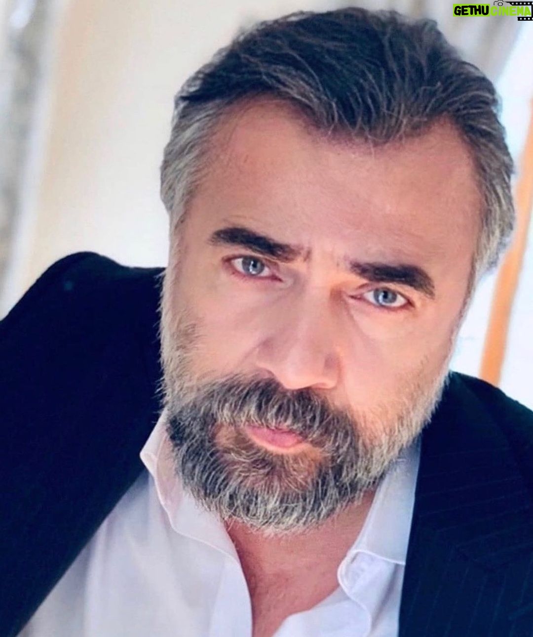 Oktay Kaynarca Instagram - Kurban olduğum memleketimin her gününün bayram olması dileklerimle ..🍀🎈🍀