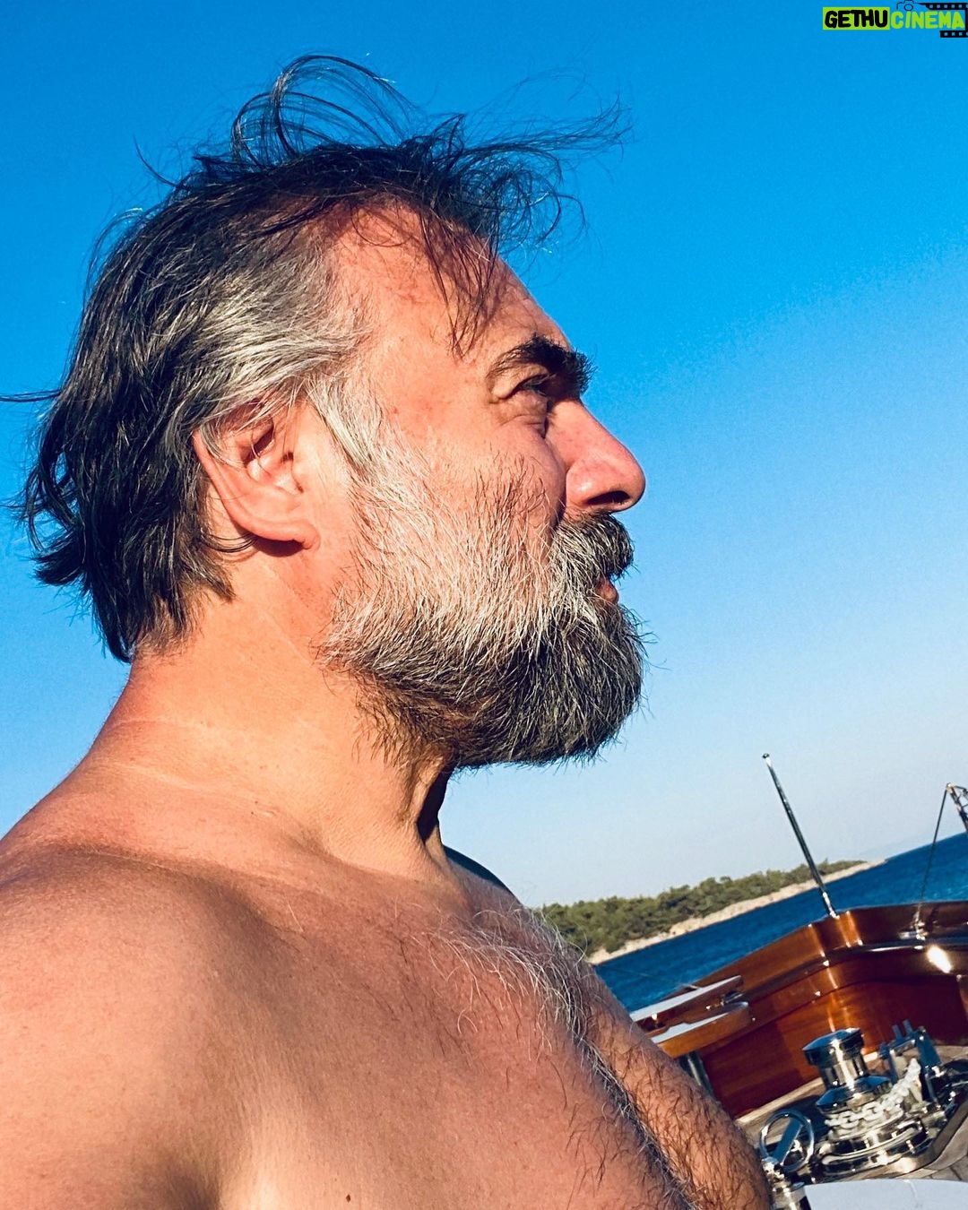 Oktay Kaynarca Instagram - Açılın kapılar dosta gidelim....