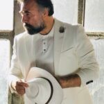 Oktay Kaynarca Instagram - Tut ki gelip çalmışım kapını Güvercin beyazı ...🕊🕊🕊