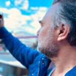 Oktay Kaynarca Instagram - Yer mavi gök mavi,sen mavi kalp mavi, kaldır başını bak umut bile MAVİ…💙
