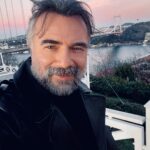 Oktay Kaynarca Instagram - Benim neyim eksik ? Ben de yapıştıriim bi tane İstanbul..😎😎😎