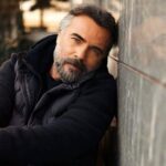 Oktay Kaynarca Instagram - İnadına.. Tüm dünyanın olabileceğinin en kötüsünün olma yolunda bu kadar koşa koşa gitmesinin,asık yüzlerin ,can sıkıntılarının,köşeye sıkışmışlıkların, yarının telaşının, bütün telaşların sıkıntıların inadına be !!!!