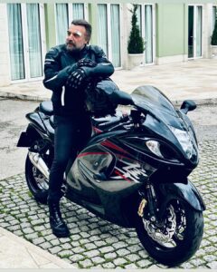 Oktay Kaynarca Instagram - Hareket eden her makina ilgi alanımdır.. Cezayir Türk…😎😎😎