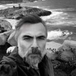Oktay Kaynarca Instagram - Bazen hayat bütün cephelerde açar savaşı tüm gücüyle. Gülümsersin sadece silahlarını kuşanıp HAZIRIM diyerek dişlerinin arasından ……