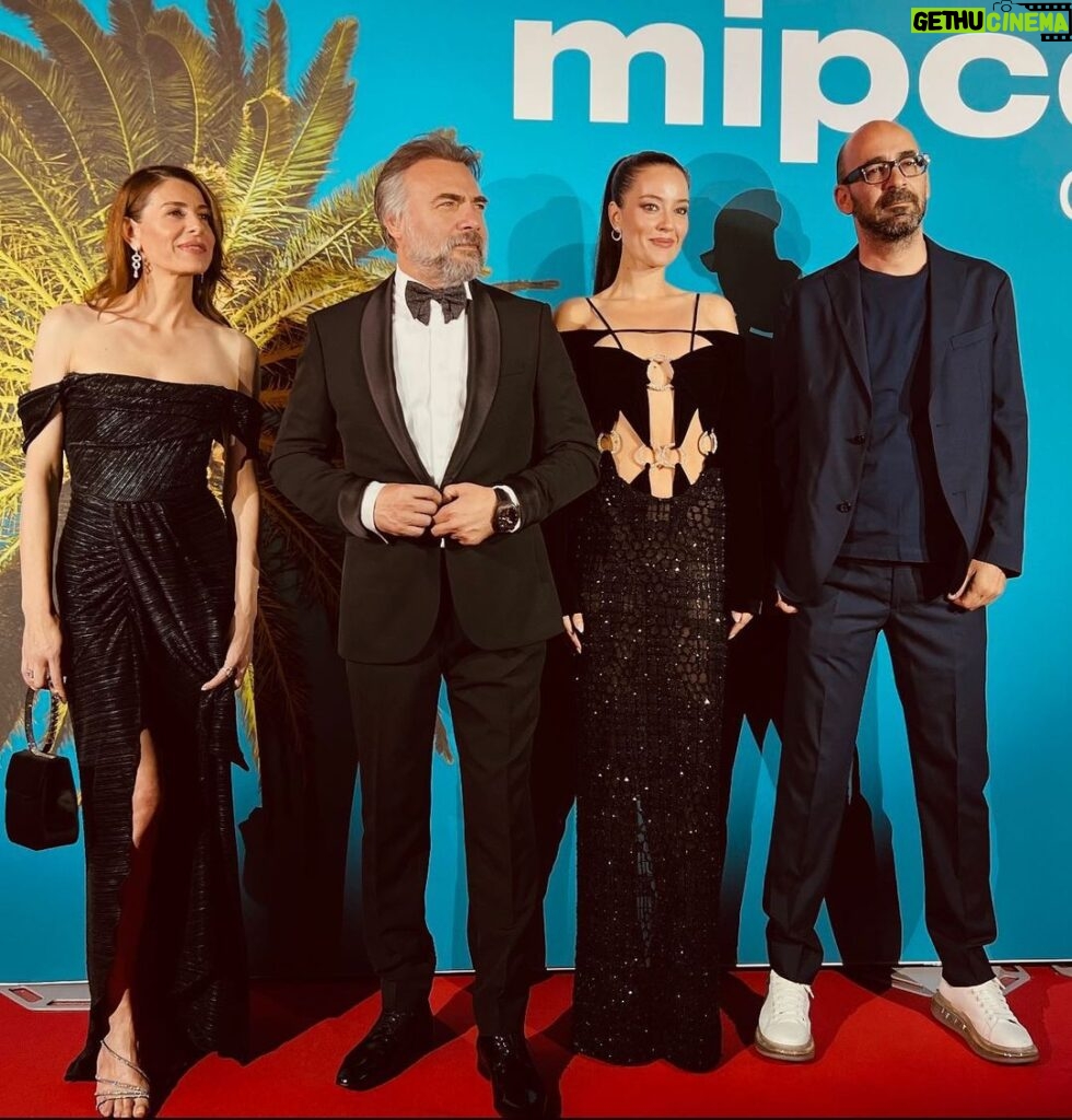 Oktay Kaynarca Instagram - Cannes Mipcom çıkartması…
