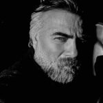 Oktay Kaynarca Instagram - İnsanoğlu bir gün VİRGÜL’ü kaybetti ve söyledikleri birbirine karışmaya başladı.NOKTA’yı kaybettiğinde düşünceleri uzayıp gitti,onları biraraya getiremedi.ÜNLEM’i kaybetti ;sevincini,öfkesini, tüm duygularını kaybetti.