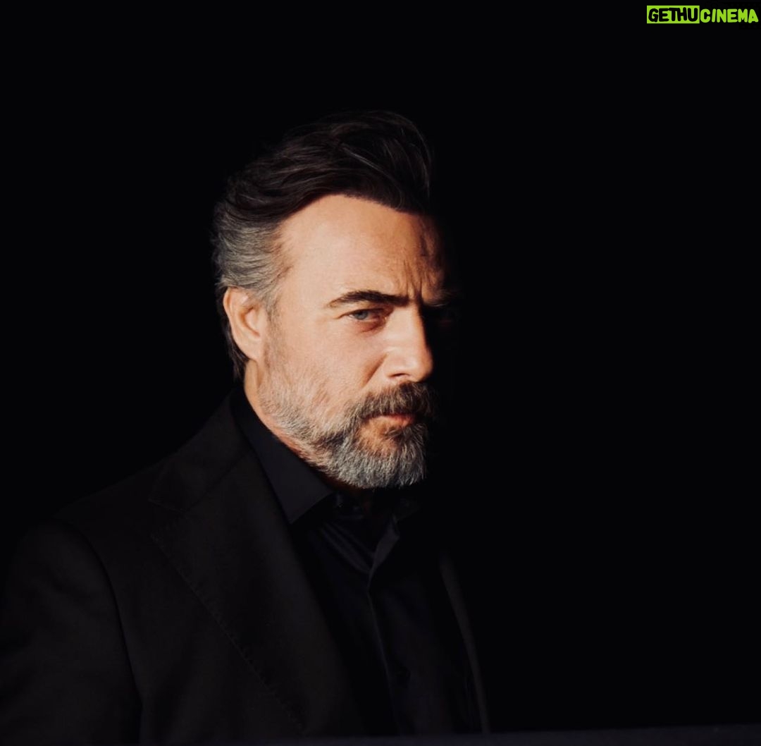 Oktay Kaynarca Instagram - Rüyalarımızda gördüğümüz her şeyi mutlaka gerçekte de gördüğümüzü söylüyor bilim, sadece kurgusunu yapıyoruz istediğimiz tatda , yani herşey tahammüden .. 😎😎😎