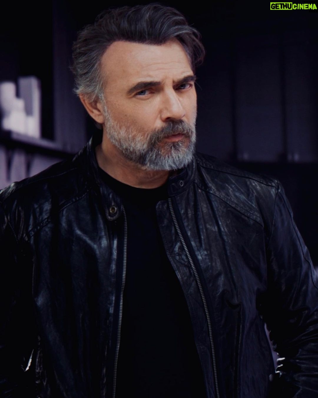 Oktay Kaynarca Instagram - Senin olan sende kalsın.. @evolutionmantr