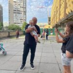 Oleksii Potapenko Instagram - Щасливі діти і батьки ,посмішки на обличчах,радість,хоча би на хвилинку - це покликання і лайвстайл 🇺🇦 😉 Метро Дарниця