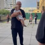 Oleksii Potapenko Instagram - Щасливі діти і батьки ,посмішки на обличчах,радість,хоча би на хвилинку - це покликання і лайвстайл 🇺🇦 😉 Метро Дарниця