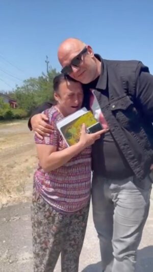 Oleksii Potapenko Instagram - Днями завітав у гості до Надії Іванівни з Гостомеля, якій допомагав у відбудові будинку після влучання у нього снарядів.
Хотів побачити результат будівництва та особисто висловити підтримку жінці, онук якої захищає нашу Україну на передовій.
Ну що ж, будинок готовий і я сподіваюся, що вся родина нарешті зможе знову відчути тепло та затишок рідного дому. 

Дуже дякую волонтерам батальйону «Добробат» @dobrobat.in.ua  за швидку та якісну роботу і сподіваюсь, що вже незабаром у цій оселі святкуватимуть нашу Перемогу.

——————

Recently have visited Nadiya Ivanivna from Gostomel, whom I helped to rebuild house after it was hit by shells.
I wanted to see the result of the construction and share my support with the woman whose grandson is protecting our Ukraine on the front lines.
Well, the house is ready and I hope that the whole family will finally be able to feel the warmth and comfort of their home again.

A huge thanks to the volunteers of the @dobrobat.in.ua for the quick and high-quality work and I hope that soon our Victory will be celebrated in this house.