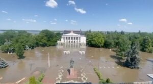 Oleksii Potapenko Instagram - Нова Каховка йде  під воду …..