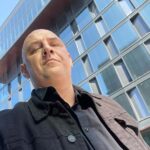 Oleksii Potapenko Instagram - Я не в Нью-Йорку і не в Дубаї,ці нові будівлі за спиною,це Київ і найтехнологічніше місце незламмної супер сили і розвитку - UNIT CITY! Неймовірний проект ,амбіційних і патріотичних професіоналів на чолі з Василем Хмельницьким @vkhmelnytsky захоплює своєю структурою і реалізацією! Місце майбутнього,місце мрії,українська силіконова долина і основа майбутнього шоу-бізнесу не тільки України,а і всієї Європи. Заглянувши на ТАВР МЕДІА і привітавшись зі справжніми патріотами України,Миколою Баграєвим і його сильною командою, можу впевненно сказати,що не дивлячись на обстріли і ракети ,якими увесь тиждень кошмарять киян, ми маємо майбутнє і самі його будуємо! З такими проектами ,як @unit.city і з такими гравцями ,як #таврмедіа ми зможемо зробити значний вклад у післявоєнний РЕНЕСАНС бізнесу в Україні🙏🏻🙏🏻🙏🏻🇺🇦🇺🇦🇺🇦Тримаймося рідні! Перемога за нами! #славаукраїні UNIT.City